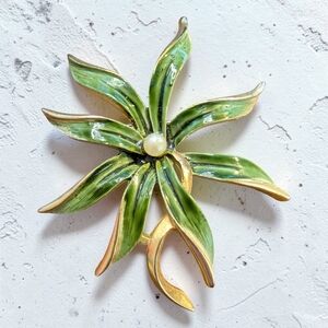 VTG Emmons MCM Green Enamel Floral Brooch Pearl Center 1960s Retro Grandmacore